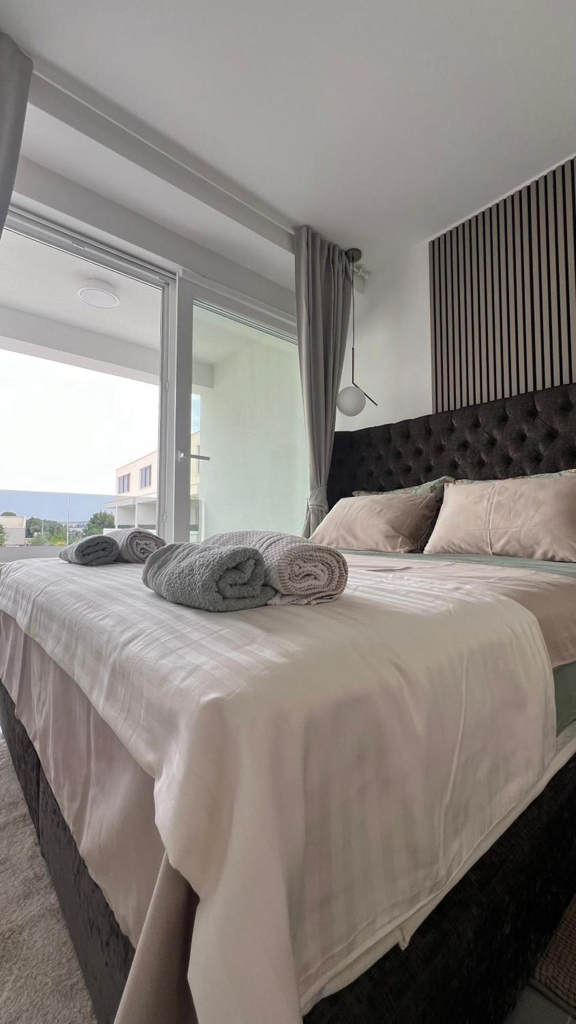 Luxury Black Pearl Beluga With Private Pool And Jacuzzi Apartment *