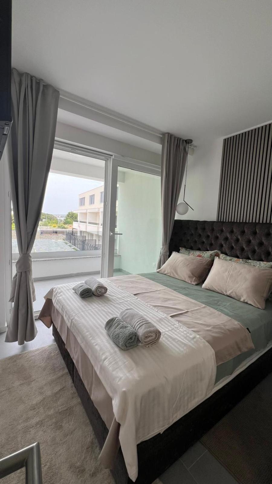 Luxury Black Pearl Beluga With Private Pool And Jacuzzi * Novalja