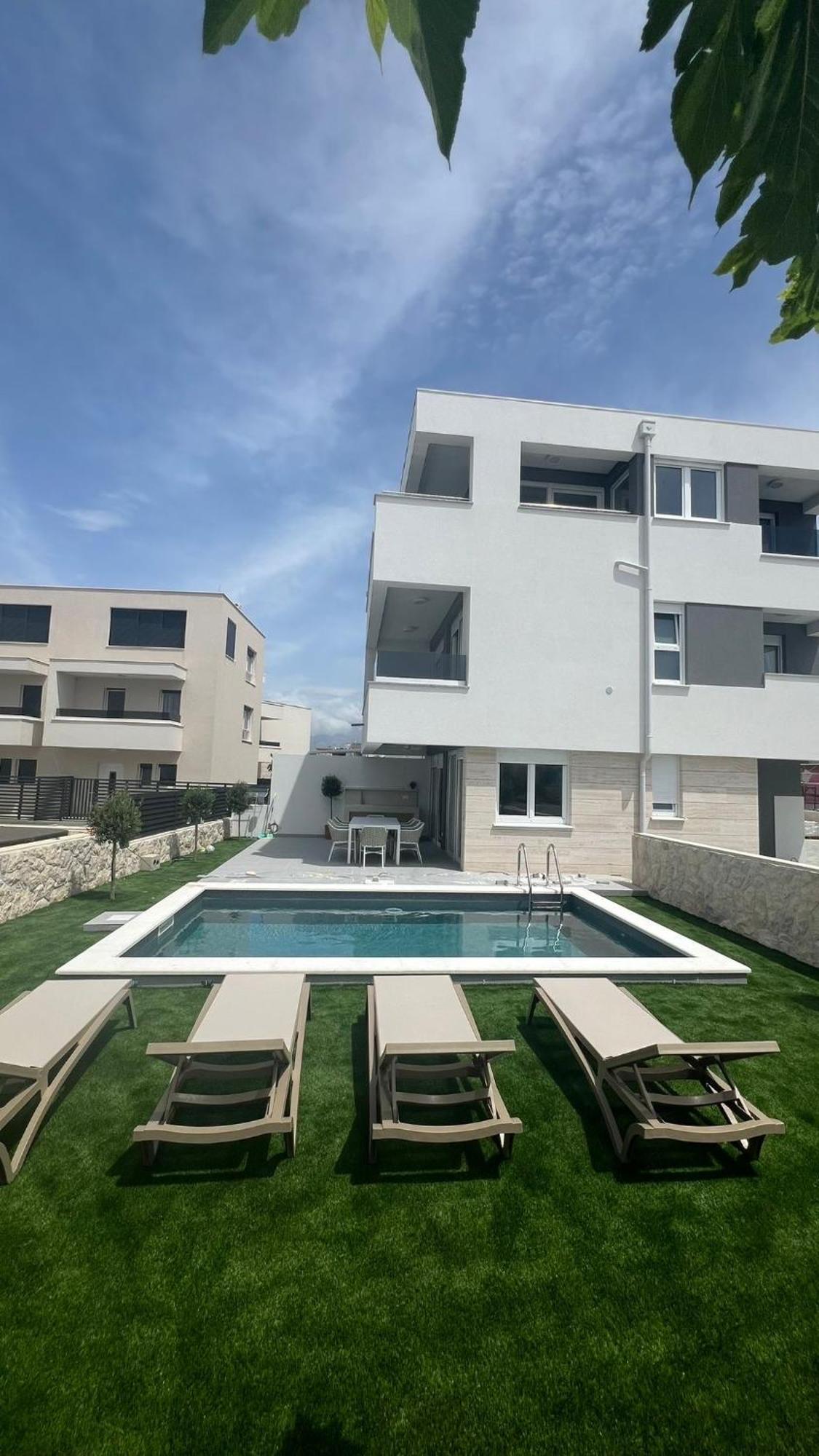 Luxury Black Pearl Beluga With Private Pool And Jacuzzi Apartment Novalja
