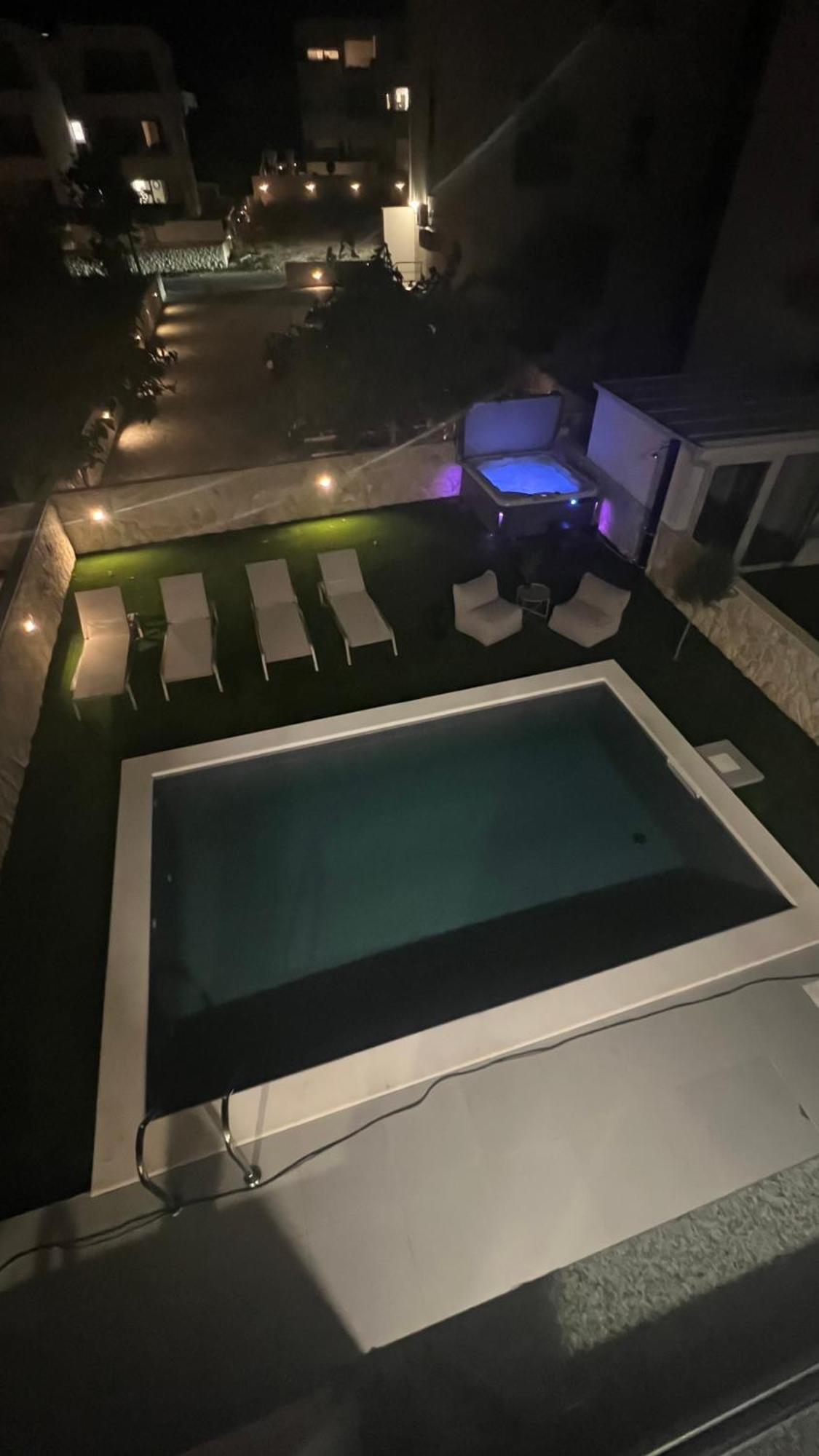 Luxury Black Pearl Beluga With Private Pool And Jacuzzi Novalja