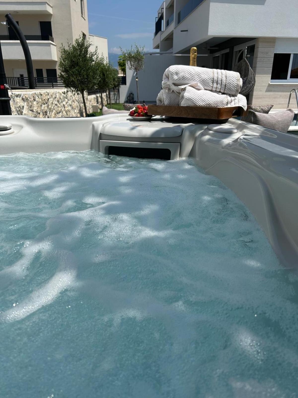 Apartment Luxury Black Pearl Beluga With Private Pool And Jacuzzi