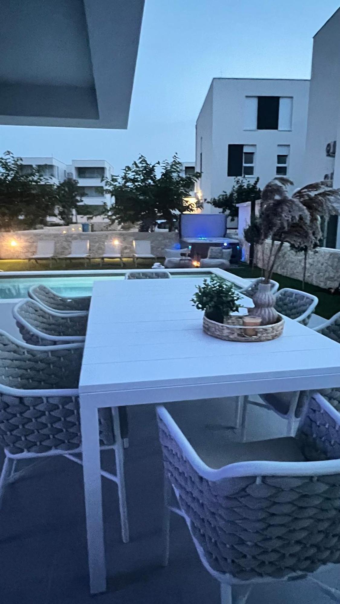 Luxury Black Pearl Beluga With Private Pool And Jacuzzi Apartment Novalja
