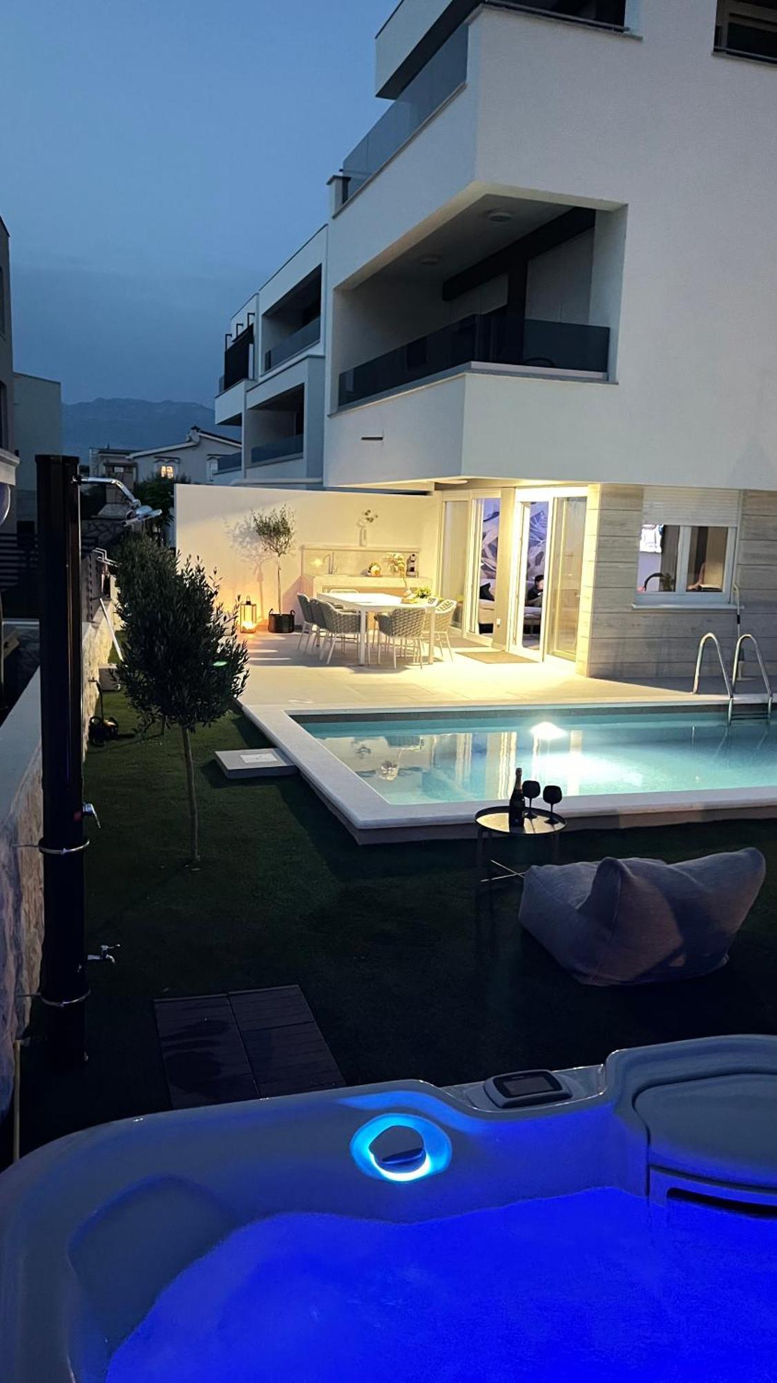 Luxury Black Pearl Beluga With Private Pool And Jacuzzi Apartment *