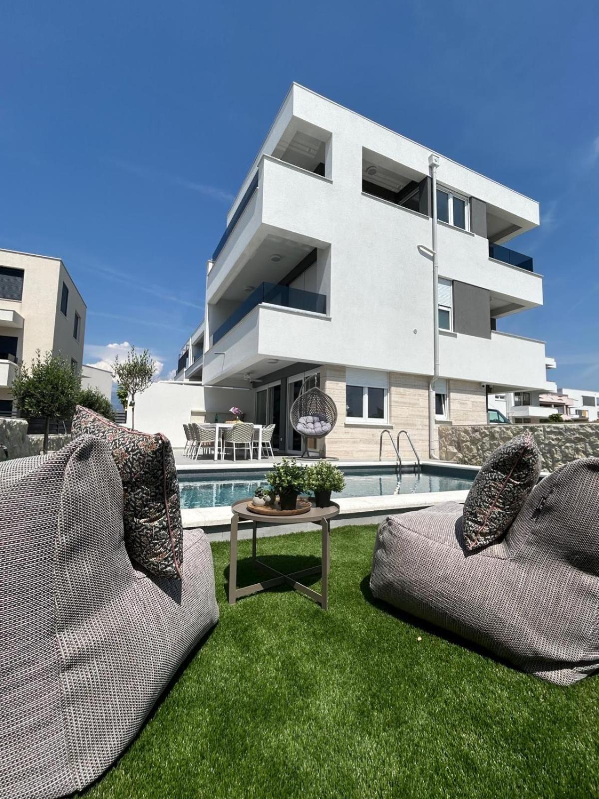 Apartment Luxury Black Pearl Beluga With Private Pool And Jacuzzi *