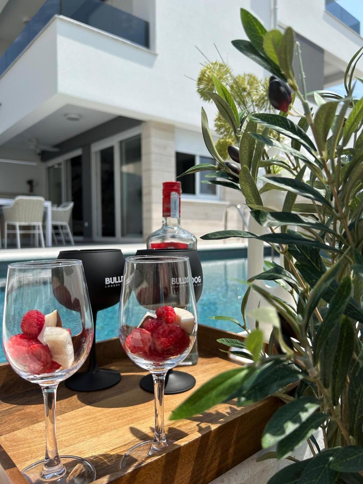 Apartment Luxury Black Pearl Beluga With Private Pool And Jacuzzi