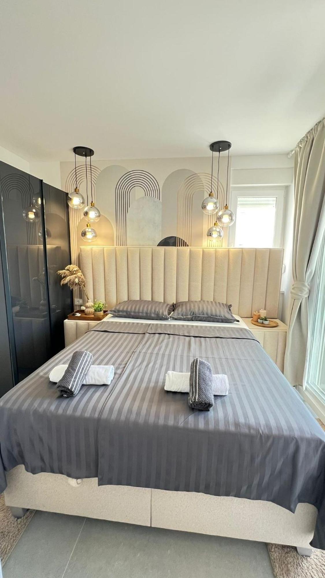 Luxury Black Pearl Beluga With Private Pool And Jacuzzi * Novalja