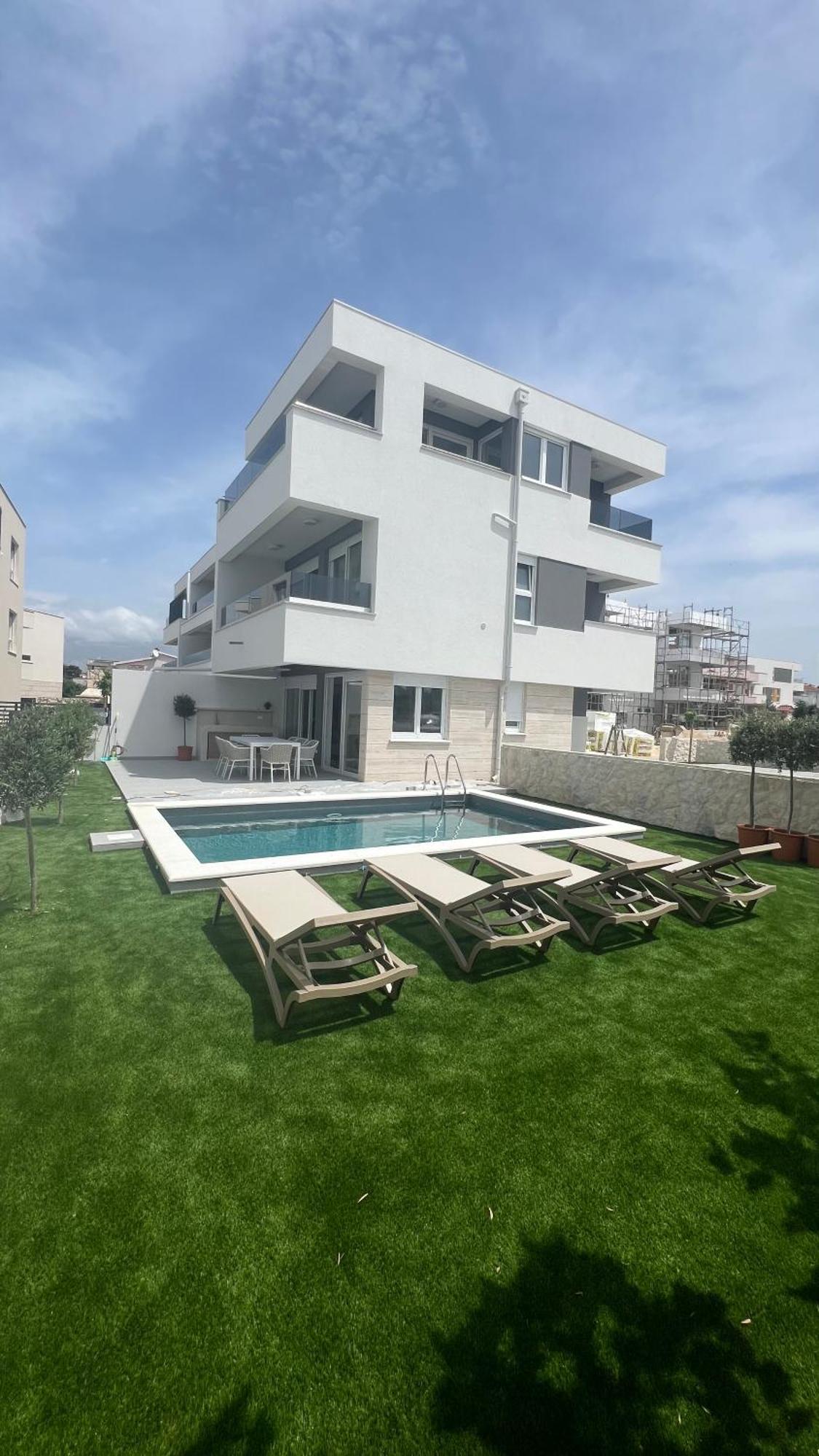 Apartmán Luxury Black Pearl Beluga With Private Pool And Jacuzzi *