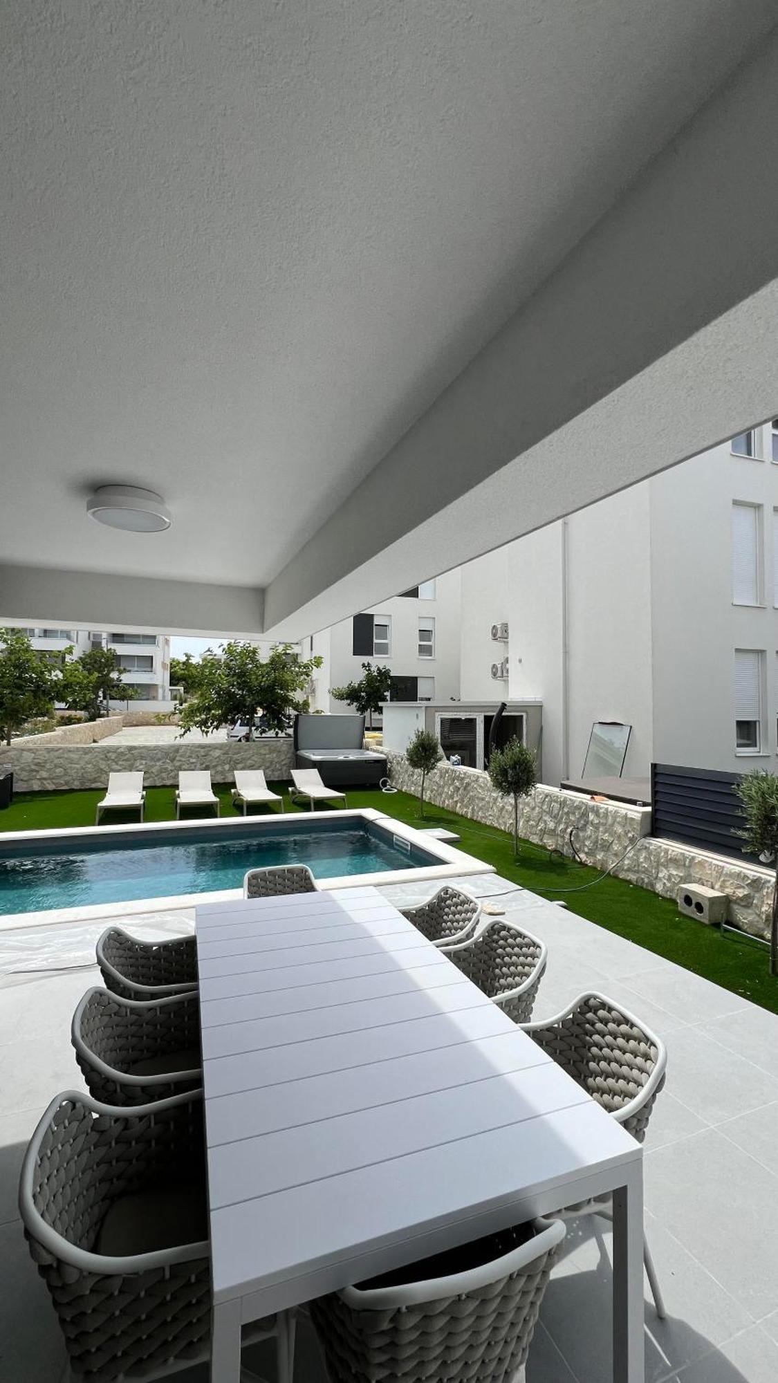 Luxury Black Pearl Beluga With Private Pool And Jacuzzi Apartmán